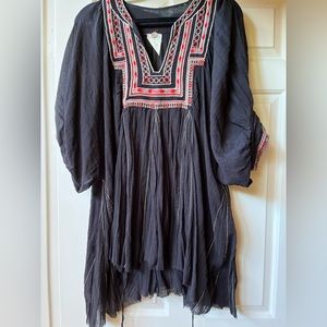 Black & red cotton embroidered tunic by Free People with 3/4 balloon sleeves.